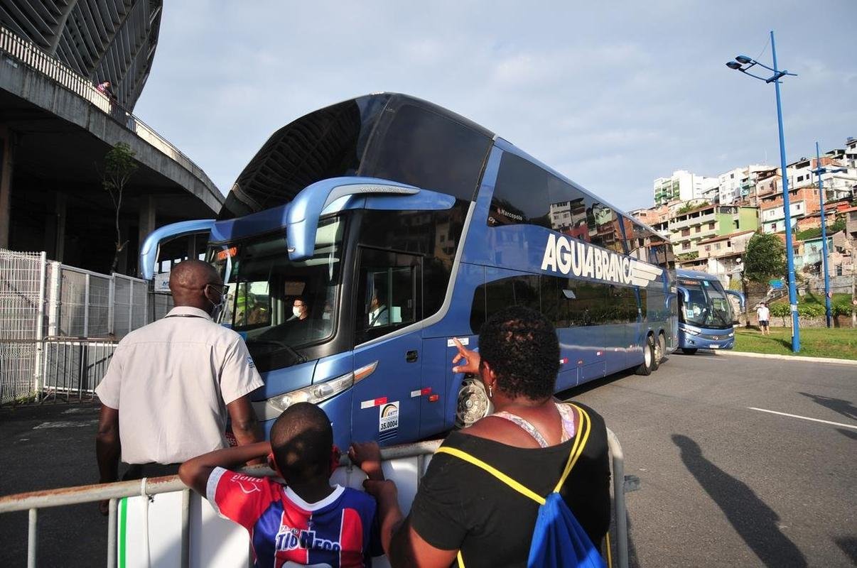 Chegada da delegao do Atltico  Fonte Nova, em Salvador