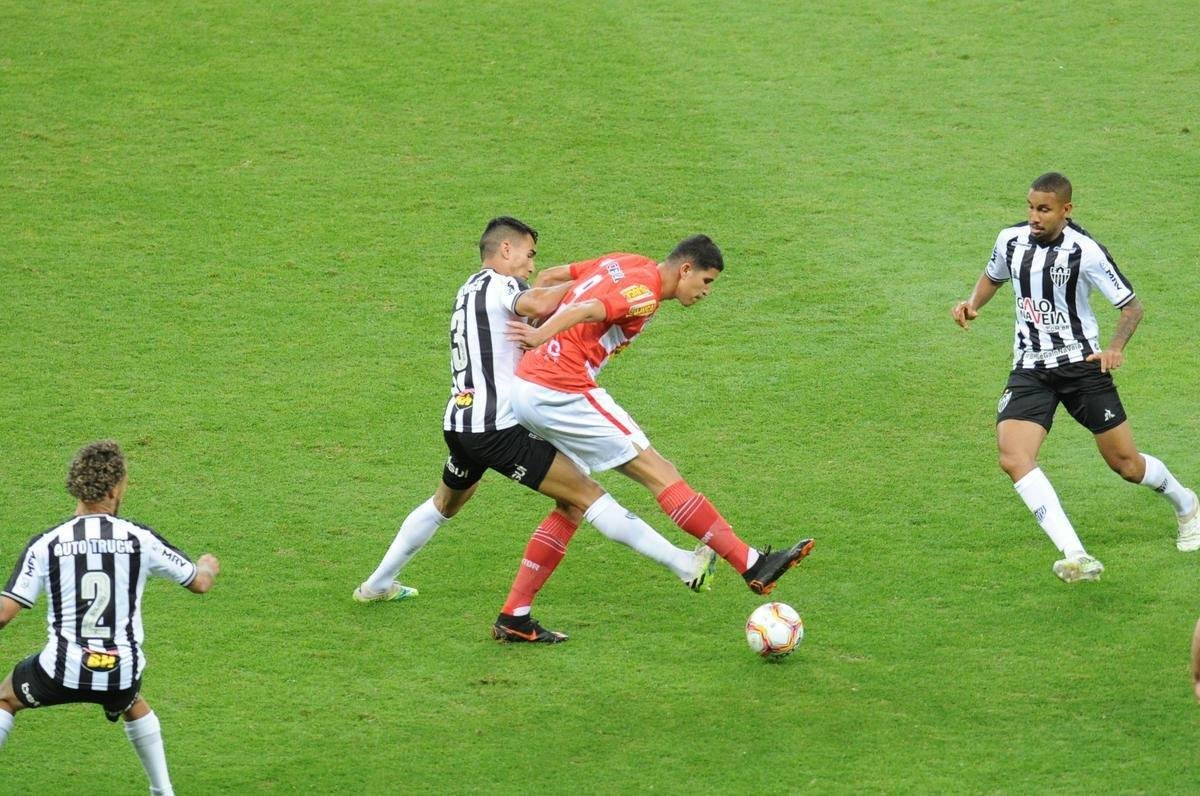 Fotos do primeiro jogo da deciso do Campeonato Mineiro, entre Atltico e Tombense, no Mineiro, em Belo Horizonte.
