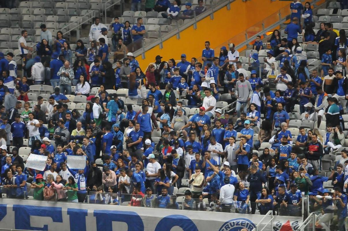 Torcedores do Cruzeiro no jogo com o Vila Nova, no Mineiro