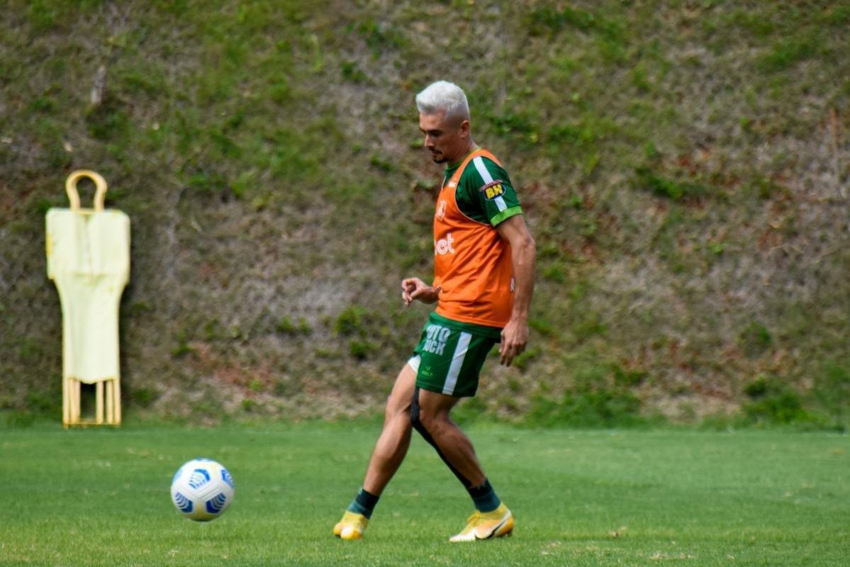 Fotos do treino do Amrica nesta sexta-feira (19), no CT Lanna Drumond, antes de viajar ao Rio de Janeiro para enfrentar o Fluminense