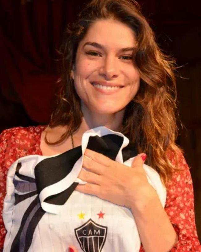 Atriz, a baiana Priscila Fantin adotou o Atltico como clube do corao. Ela foi outra a receber um Galo de Prata da diretoria alvinegra.