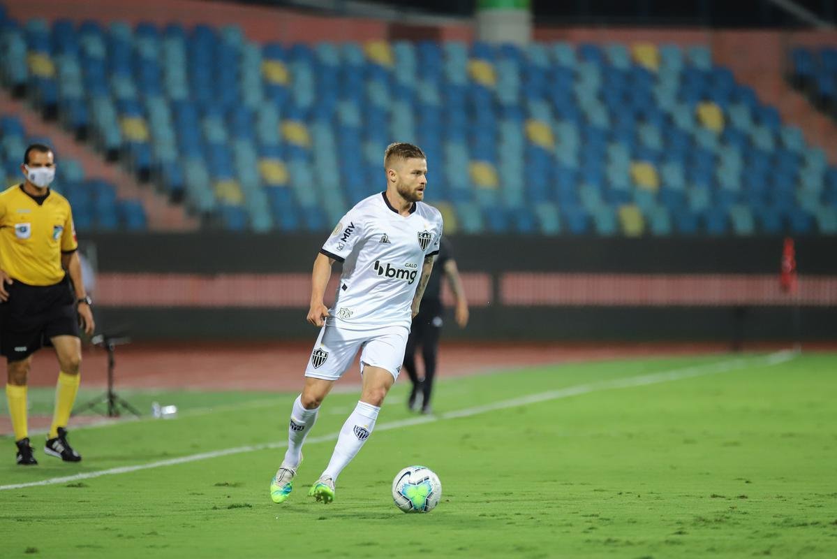 Atltico venceu Atltico-GO por 4 a 3, com gols de Keno (3) e Nathan. Time assumiu liderana do Brasileiro, com 21 pontos