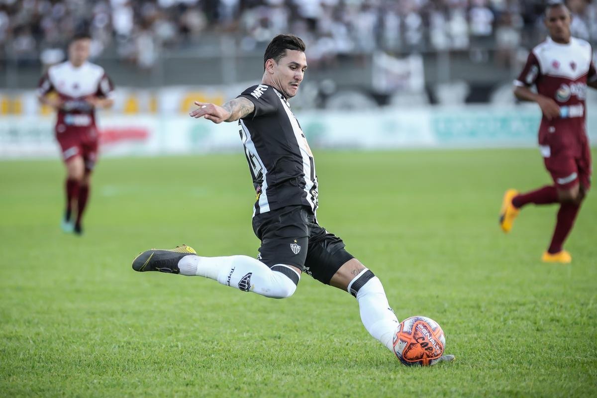 Fotos do duelo entre Patrocinense e Atltico, em Patrocnio, pela nona rodada do Mineiro. Galo venceu a partida por 1 a 0, com gol de Alerrandro, aos 45 minutos do segundo tempo
