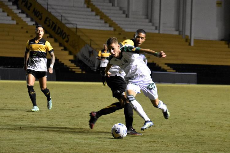 Criciúma e América duelaram pela terceira fase da Copa do Brasil no Estádio Heriberto Hülse, em Santa Catarina