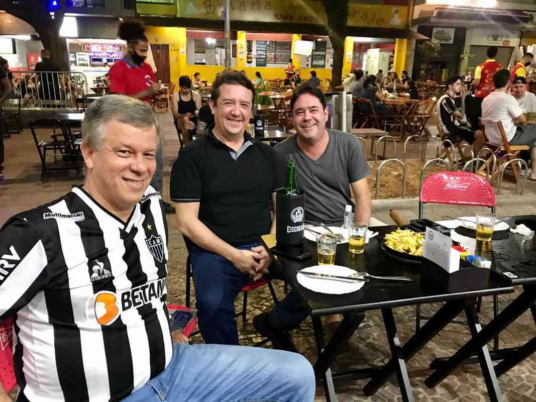 Torcedores do Atltico acompanham a partida contra o Palmeiras em alguns bares de Belo Horizonte 