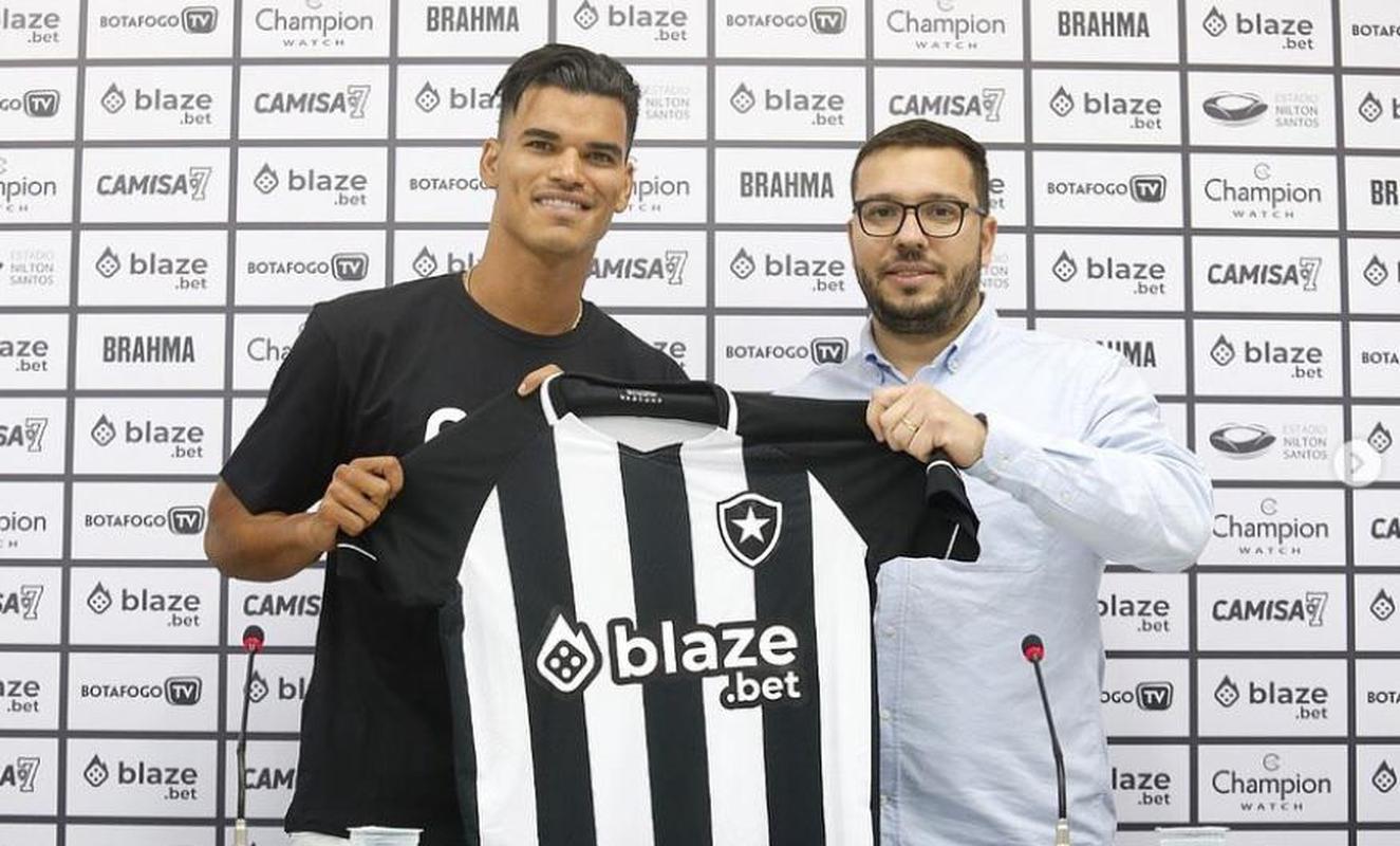 Botafogo contratou o volante Danilo Barbosa