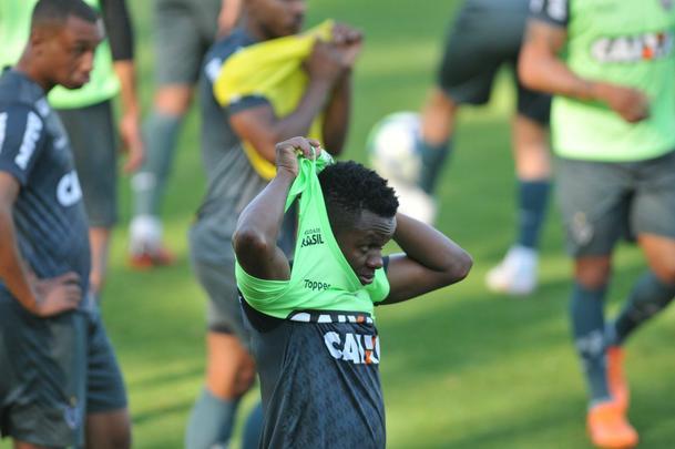 Zagueiro uruguaio Martn Rea treinou pela primeira vez com o elenco do Atltico na Cidade do Galo, j visando ao duelo de domingo, contra o Botafogo, no Rio, pelo Campeonato Brasileiro