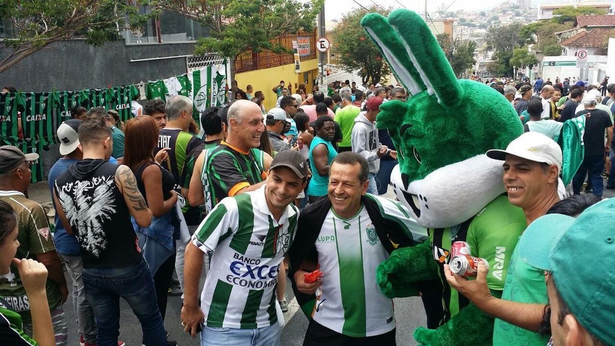 Torcida do Amrica nos arredores do Independncia para a partida contra o Oeste