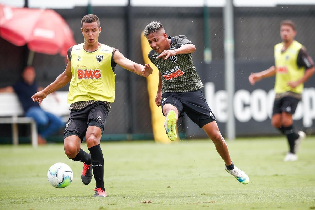 Imagens do primeiro treino de Eduardo Vargas pelo Atltico