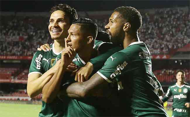 Rony comemora o gol da vitria do Palmeiras no clssico diante do So Paulo no Morumbi 