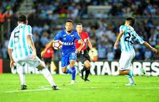 No segundo tempo, Lautaro Martnez marcou o terceiro dele no jogo, Robinho fez de falta para o Cruzeiro e Solari deu nmeros finais ao placar: Racing 4 x 2 Cruzeiro