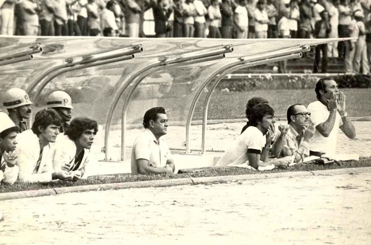 Procpio dirigiu o Atltico em 328 partidas, num total de seis passagens. Os perodos foram 1979/1981, 1984/1985, 1992, 1995/1996, 2003 e 2004/2005. Sob o comando dele, o Galo foi campeo da Copa Conmebol de 1992. Ele levantou a taa nos Mineiros de 1978, 1979 e 1980. Na foto, o treinador no banco do Galo, no Mineiro, em 1980.