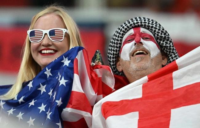 Torcedores de Inglaterra e Estados Unidos no jogo pelo Grupo B da Copa do Mundo