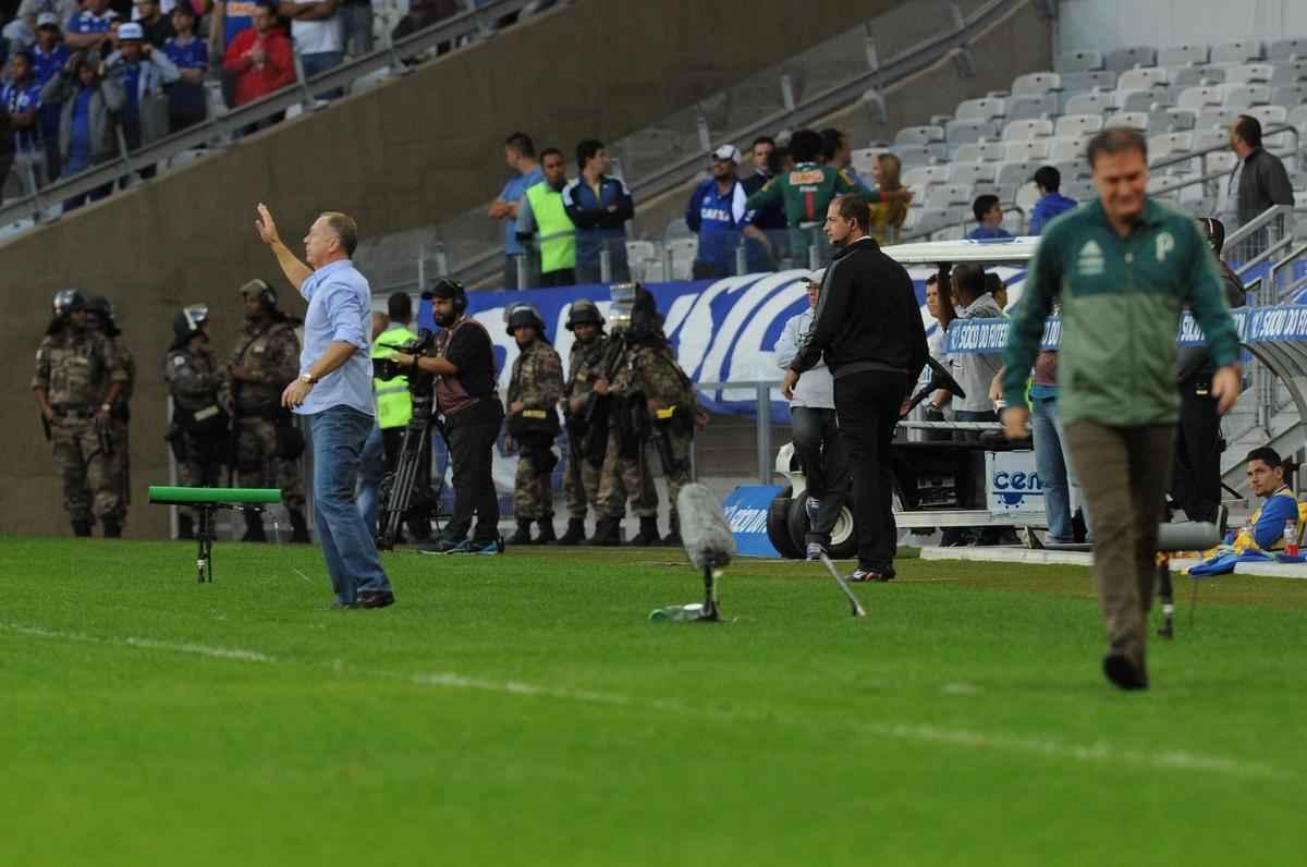 Lance de Cruzeiro e Palmeiras pela 12 rodada do Campeonato Brasileiro 