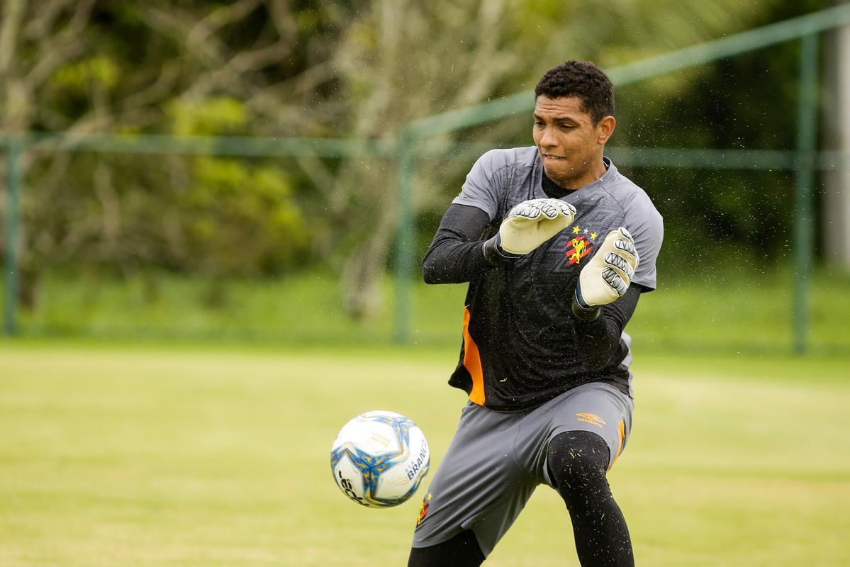 No primeiro trabalho, houve um treinamento tático, que exigia troca de passes e triangulações dos jogadores, com o elenco dividido em grupos de três atletas cada. Em seguida, os jogadores foram divididos em dois grupos no mesmo campo para o trabalho específico por setores de defesa e ataque. De um lado, os zagueiros, laterais e volantes participaram de um treino tático de posicionamento com o auxiliar Daniel Cerqueira. Do outro, os meias e atacantes fizeram um trabalho específico de passe e finalização sob o comando do técnico Daniel Paulista.