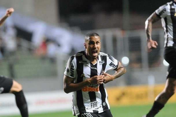 Volante Jair empatou para o Atltico ainda no primeiro tempo, depois de grande presso do Galo.