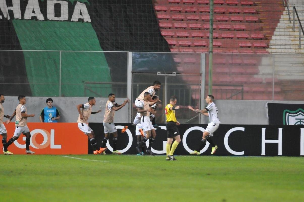 Fotos da derrota do Amrica para o Cear, por 2 a 0, no Independncia, pela 10 rodada da Srie A