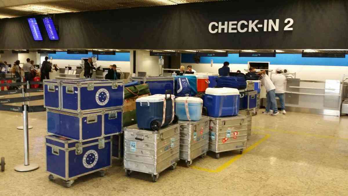 Bagagens do Cruzeiro chegaram ao Aeroporto de Confins antes de jogadores