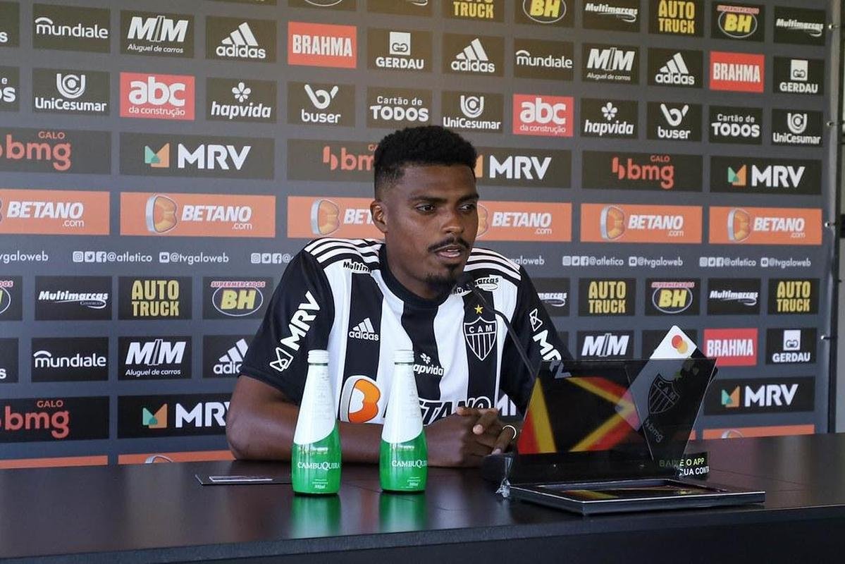 Fotos da apresentao do zagueiro Jemerson no Atltico