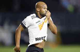 Fellipe Bastos (volante): aos 30 anos, teve vnculo encerrado com o Vasco. Passou pelo futebol europeu e tambm por Corinthians e Grmio