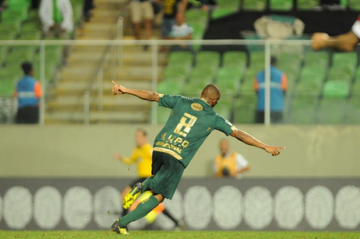 Equipes se enfrentaram, na noite deste domingo, pela penltima rodada do Brasileiro