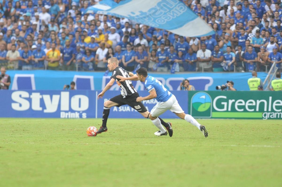 Fotos do segundo tempo do clssico entre Cruzeiro e Atltico, pela final do Mineiro