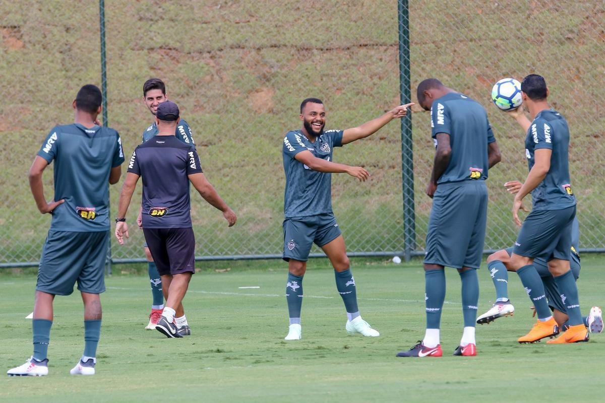 Jogadores e comisso tcnica do Atltico utilizaram novo uniforme pela primeira vez