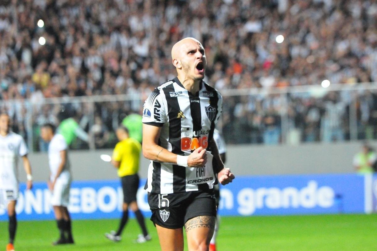 Atltico voltou forte na etapa final e abriu o placar em cobrana de pnalti com Fbio Santos: 1 a 0