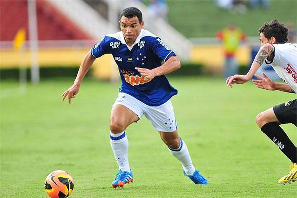 Atualmente com 42 anos, Cear, lateral-direito do Cruzeiro em 2013 e 2014, se aposentou em 2017, quando atuava no Amrica