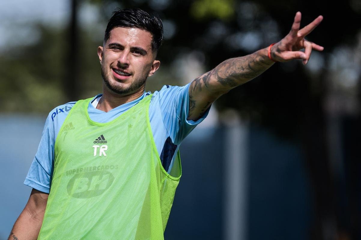 Leo Pais, meio-campista (fim de contrato). Acertou com o Montevideo Wanderers, do Uruguai