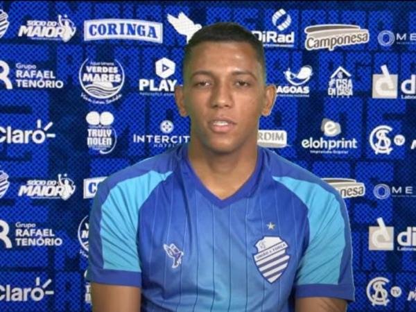 Yago - O volante de 25 anos ficou no CSA at o fim da Srie B. Em todo ano, participou de 47 jogos e marcou cinco gols.
