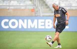 Levir Culpi comanda treino no Mineiro antes da estreia no Grupo E da Libertadores