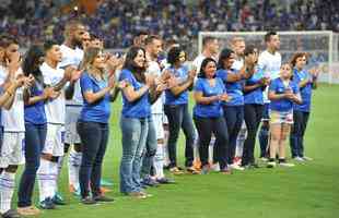 Mulheres foram homenageadas no Mineiro antes de jogo entre Cruzeiro e URT (Juarez Rodrigues/EM D.A Press)