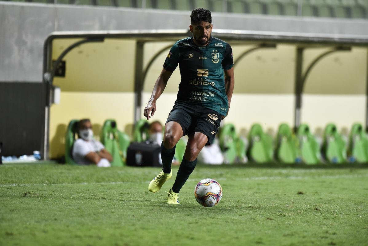 Imagens da vitória do América por 1 a 0 sobre o CRB, no Independência, pela Série B do Brasileiro