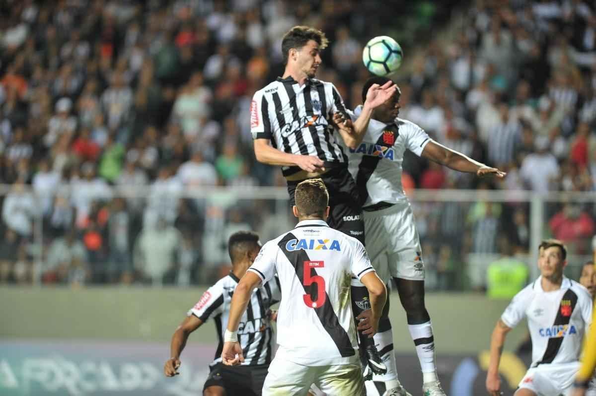 Imagens da partida entre Atltico e Vasco, no Independncia