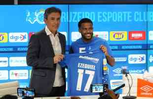Ezequiel (atacante): nica contratao da 'era Rogrio Ceni' no Cruzeiro, o jogador chegou  Toca da Raposa II em agosto de 2019. Ex-Botafogo, ele vestiu a camisa celeste 14 vezes, mas no balanou a rede. 