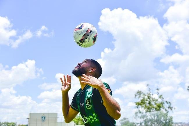 Atacante Everaldo foi apresentado nesta quinta-feira (19) como novo refor�o do Am�rica para a temporada de 2022
