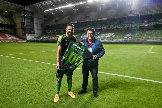 Felipe Azevedo completou 100 jogos com a camisa do Amrica