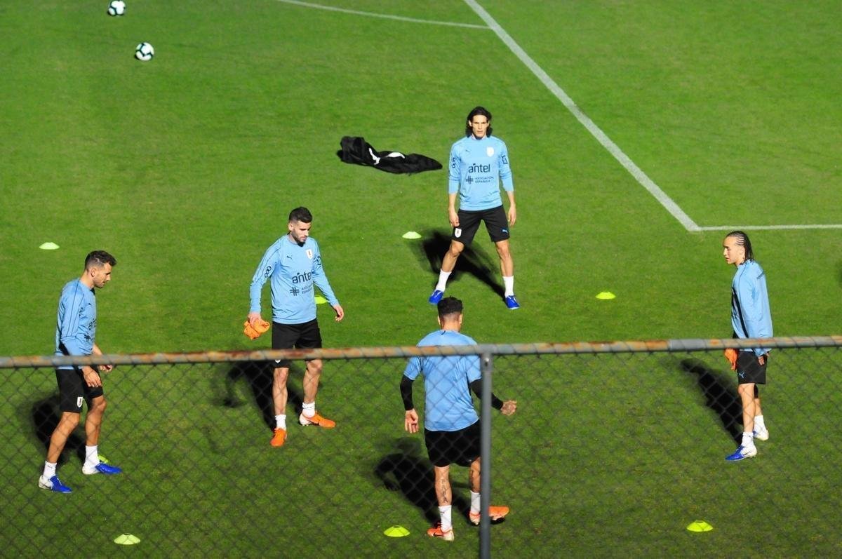 Imagens do primeiro treino da Seleo Uruguaia no Sesc Venda Nova, em Belo Horizonte