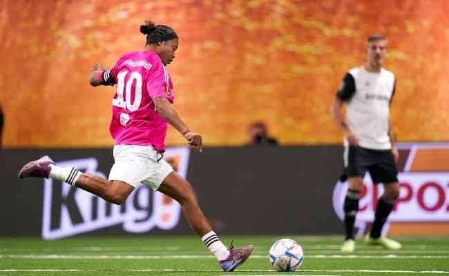 Ronaldinho Gacho fez a sua estreia na Kings League, torneio de futebol society organizado por Gerard Piqu