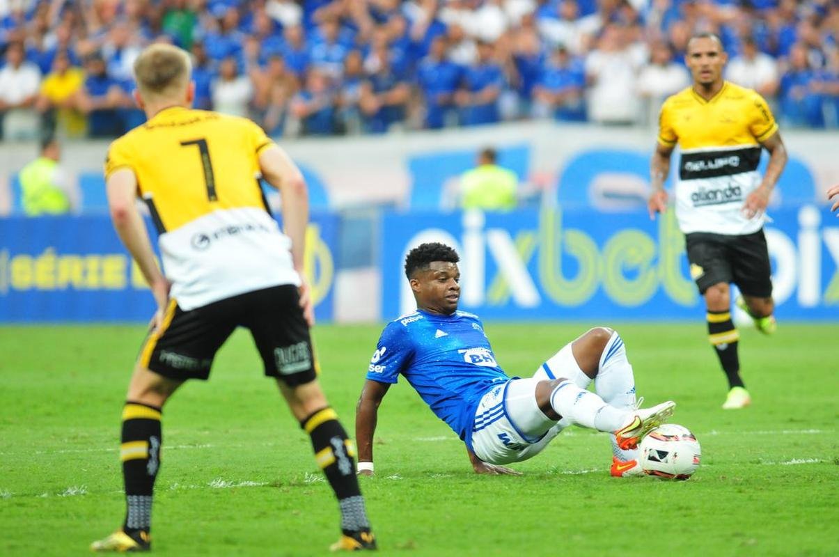 Fotos do jogo entre Cruzeiro e Cricima, neste domingo (4), no Mineiro, pela 28 rodada da Srie B