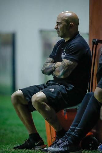 Em 14 de março de 2020, Sampaoli estreou oficialmente como novo treinador do Atlético com vitória por 3 a 1 sobre o Villa Nova, pelo Campeonato Mineiro.
