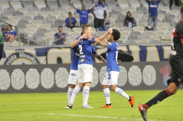 No segundo tempo, Fred marcou duas vezes e ampliou vantagem do Cruzeiro para 3 a 0