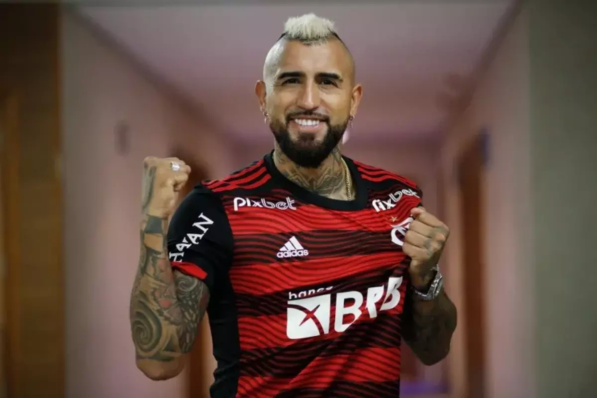 Flamengo contratou o volante Arturo Vidal