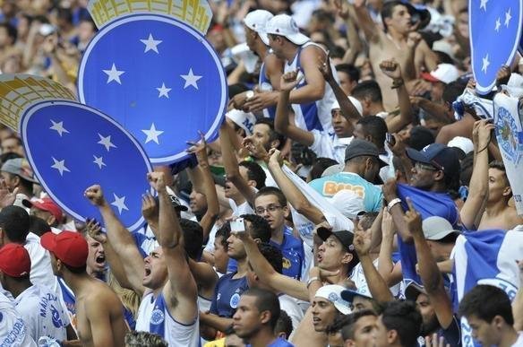 Imagens da torcida do Cruzeiro no clssico contra o Atltico