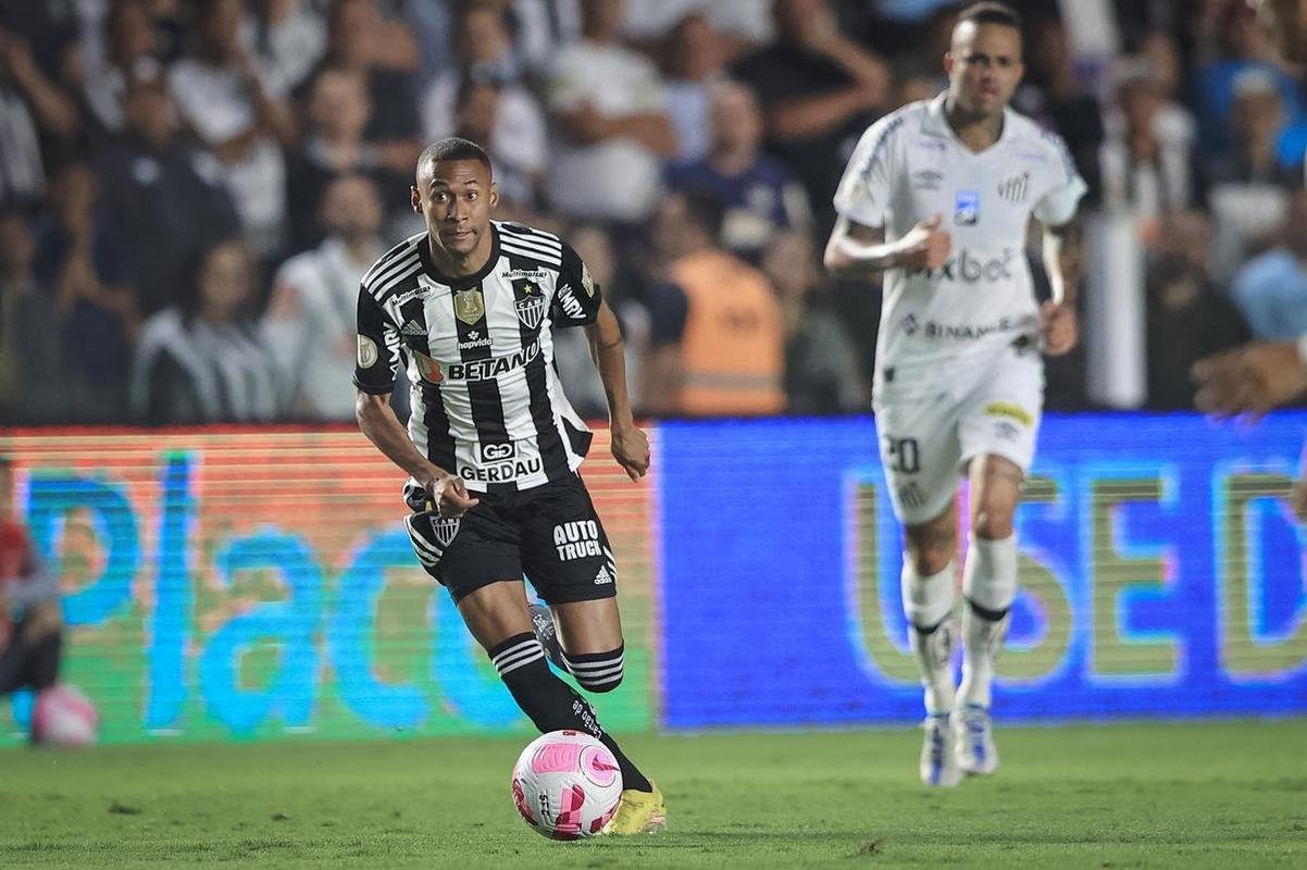 Fotos do jogo entre Santos e Atltico na Vila Belmiro, em Santos, pela 30 rodada do Campeonato Brasileiro