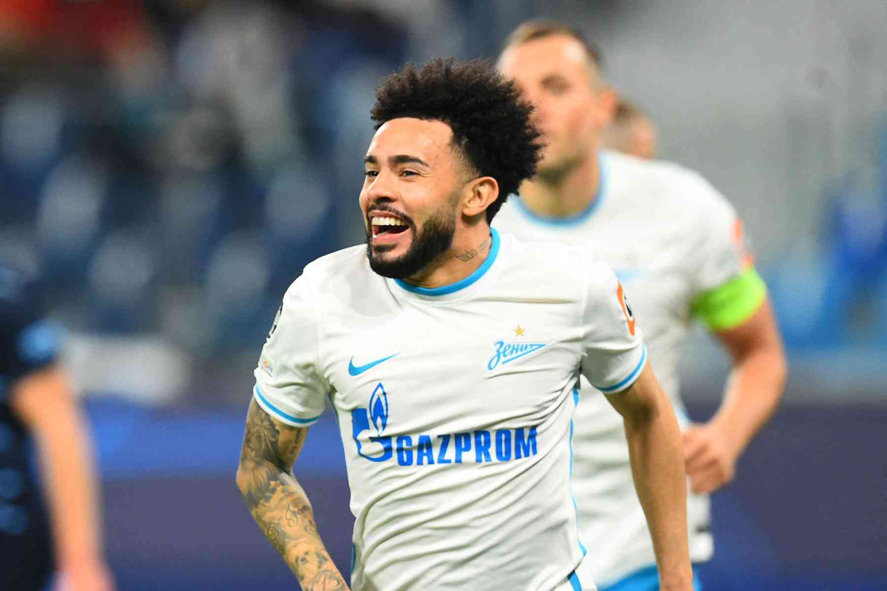 Zenit vence e cola no líder com assistências de Wendel e gol de Claudinho, futebol russo