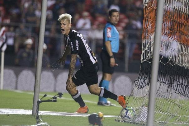 Atlético saiu atrás, conseguiu virada com Róger Guedes e Ricardo Oliveira, mas cedeu empate no Morumbi