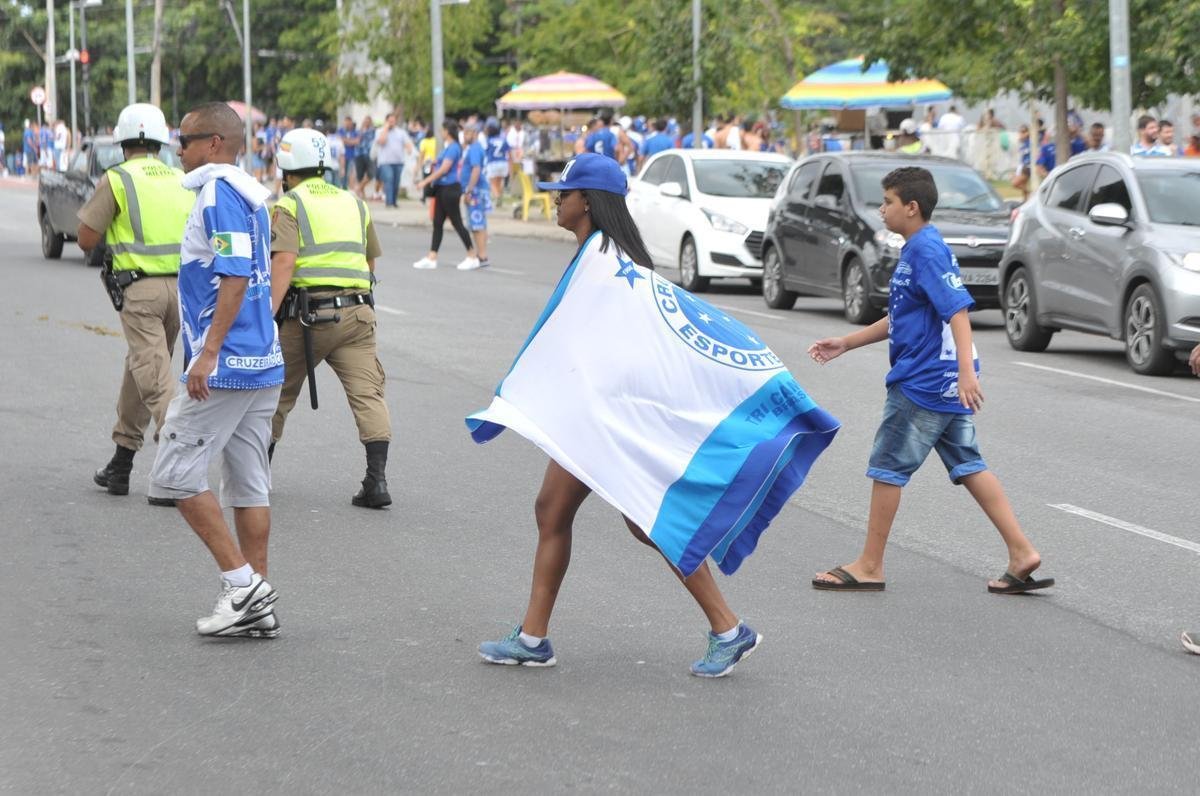 Fotos da torcida do Cruzeiro no primeiro clssico da final do Mineiro, contra o Atltico, no Mineiro