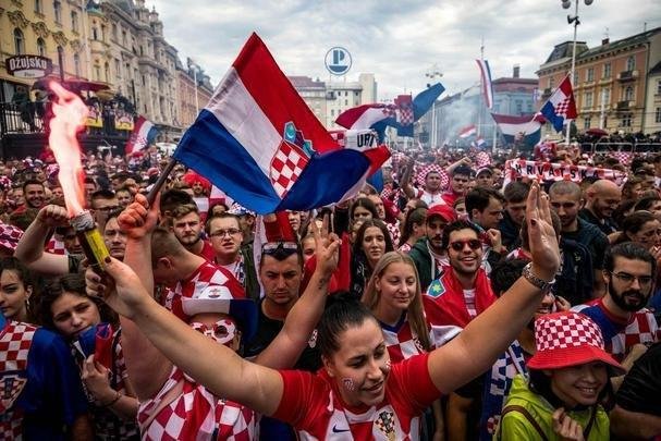 Torcedores croatas lotaram as ruas da capital Zagreb para assistir  final da Copa do Mundo